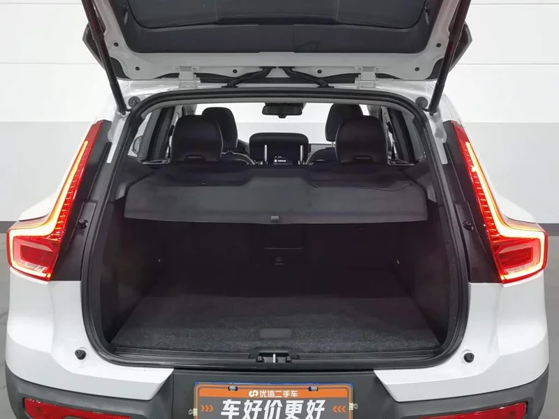 Volvo XC40 — фото 16