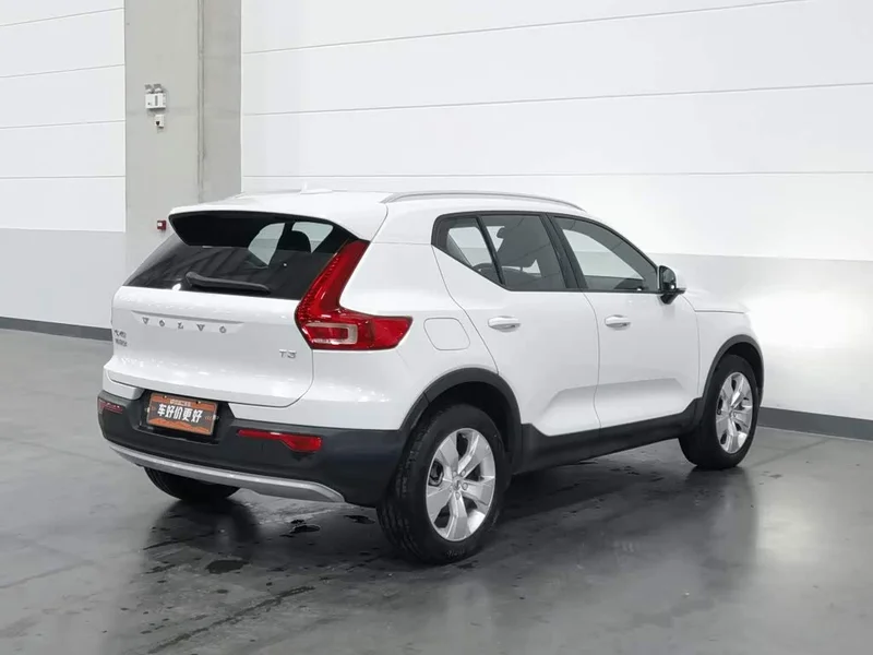 Volvo XC40 — фото 2