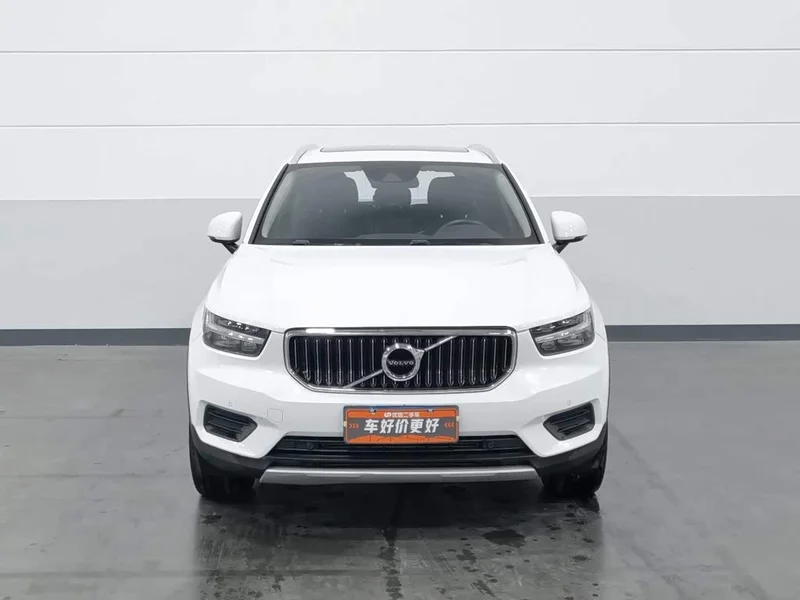 Volvo XC40 — фото 3