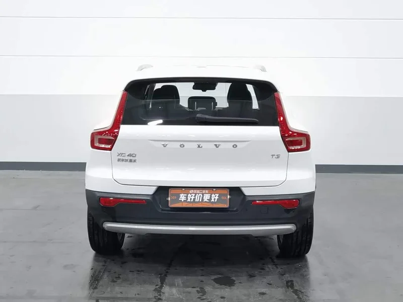 Volvo XC40 — фото 4