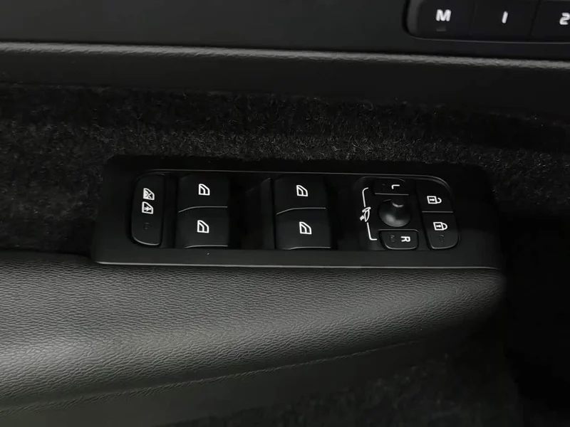 Volvo XC40 — фото 9