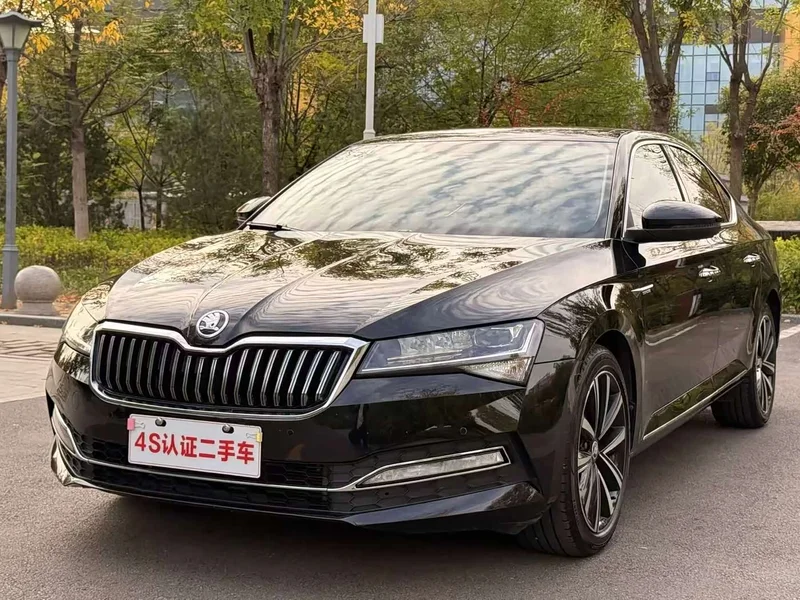Skoda Superb — фото 1