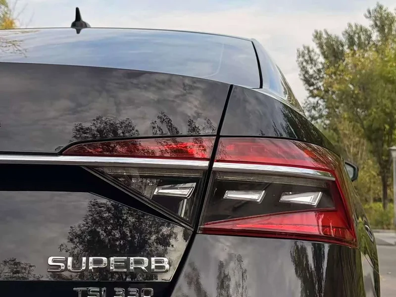 Skoda Superb — фото 11