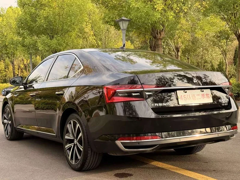 Skoda Superb — фото 13