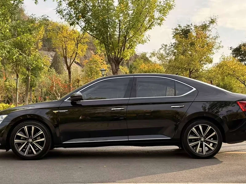 Skoda Superb — фото 15
