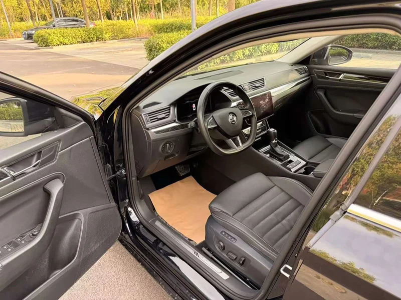 Skoda Superb — фото 17