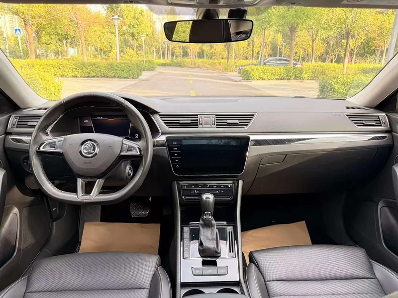 Skoda Superb — фото 19