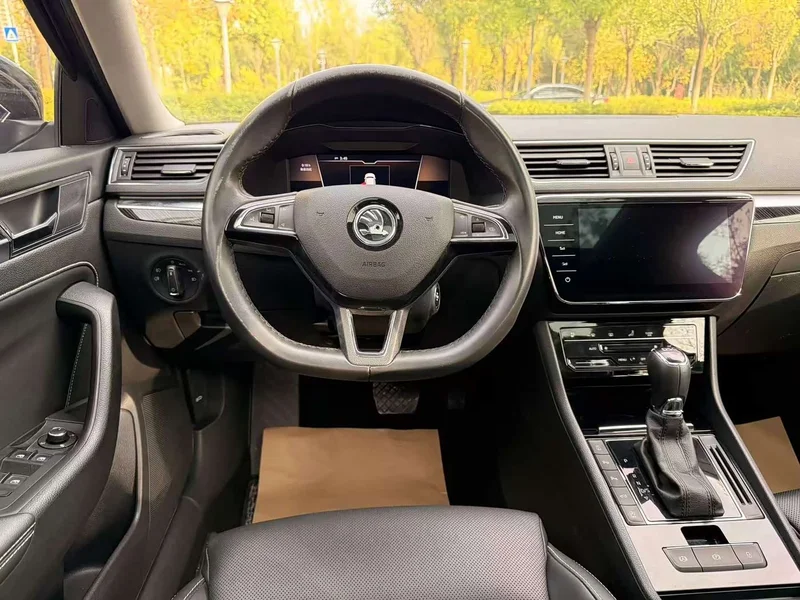 Skoda Superb — фото 20