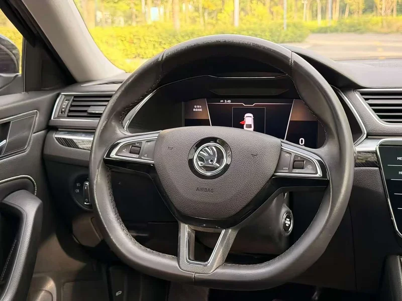 Skoda Superb — фото 21