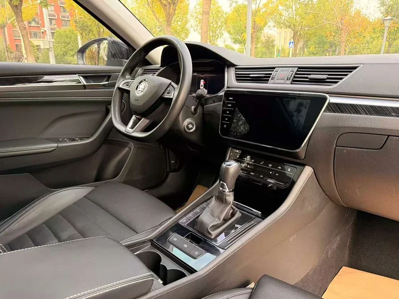Skoda Superb — фото 8