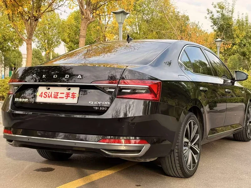 Skoda Superb — фото 10