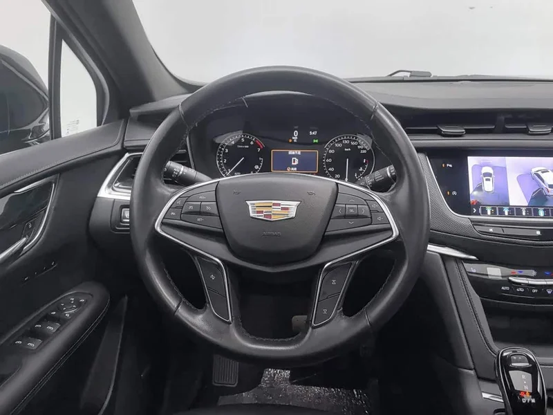 Cadillac XT5 — фото 11