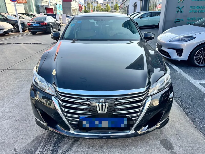 Toyota Crown — фото 2