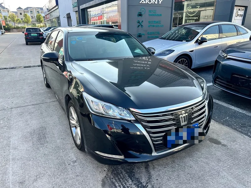 Toyota Crown — фото 3
