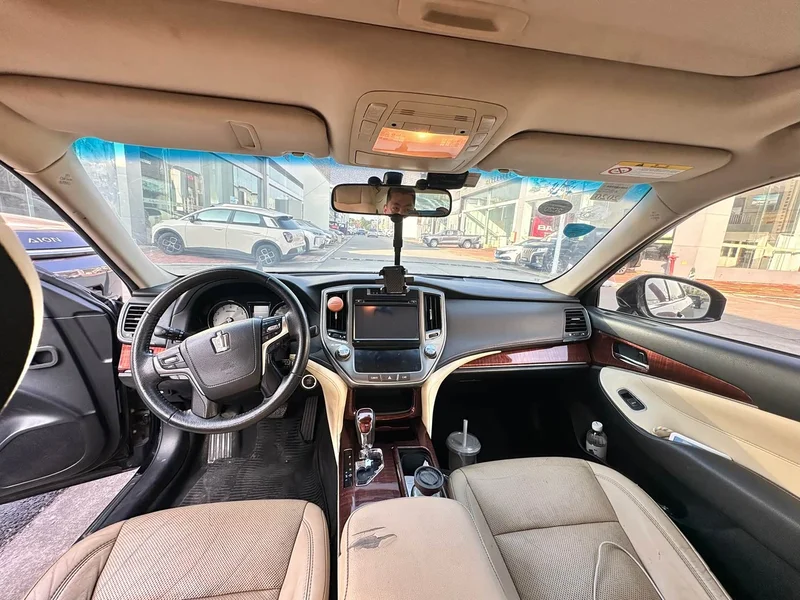 Toyota Crown — фото 5