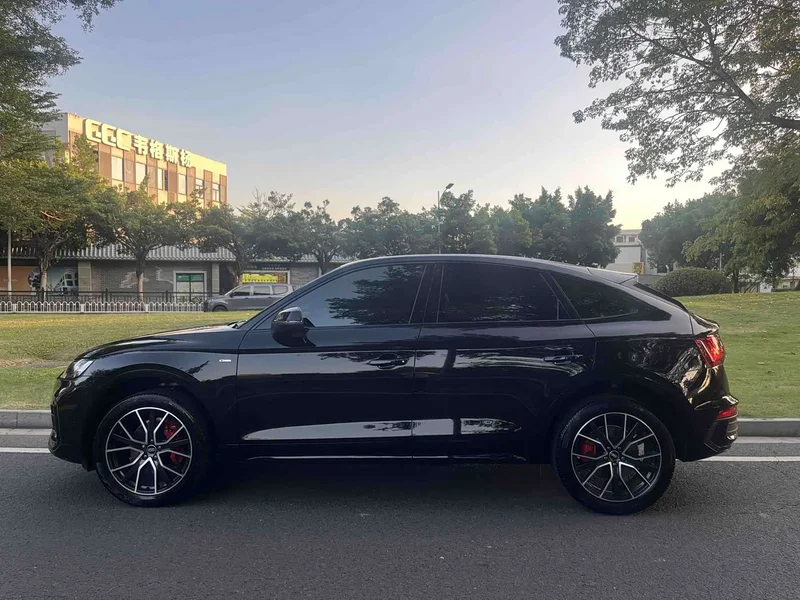 Audi Q5L Sportback — фото 4