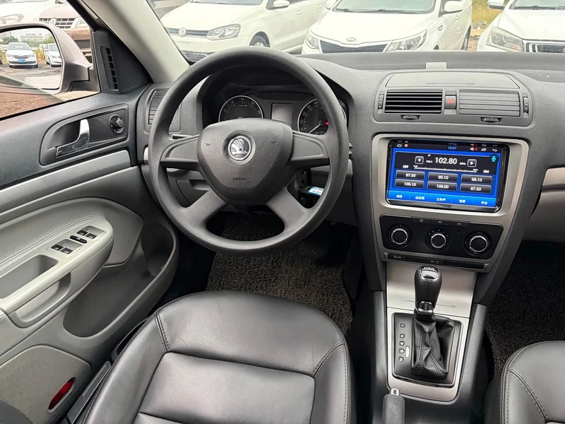 Volkswagen Octavia — фото 11