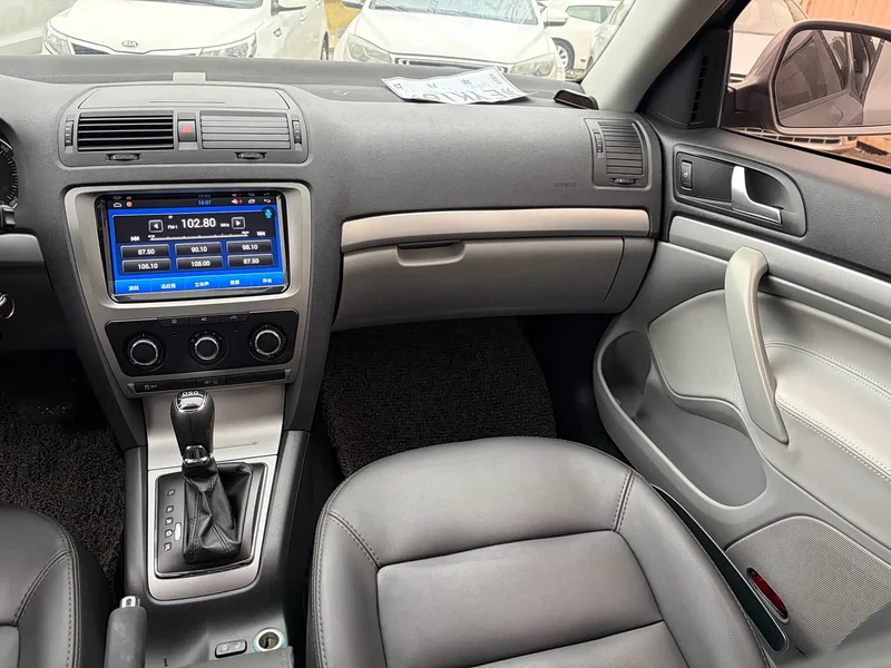 Volkswagen Octavia — фото 12