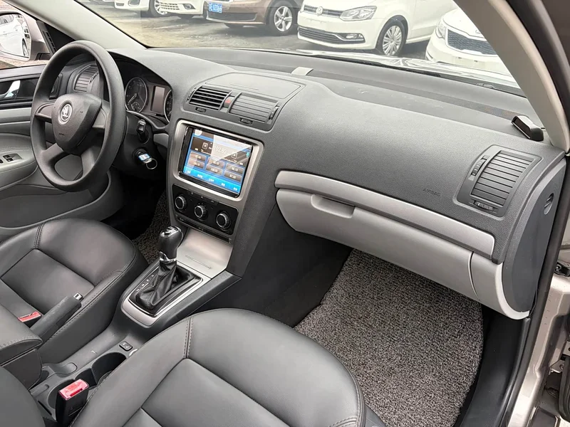 Volkswagen Octavia — фото 14