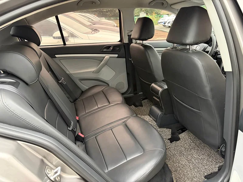 Volkswagen Octavia — фото 9