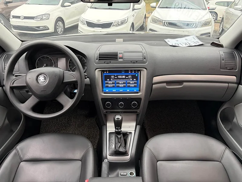 Volkswagen Octavia — фото 10