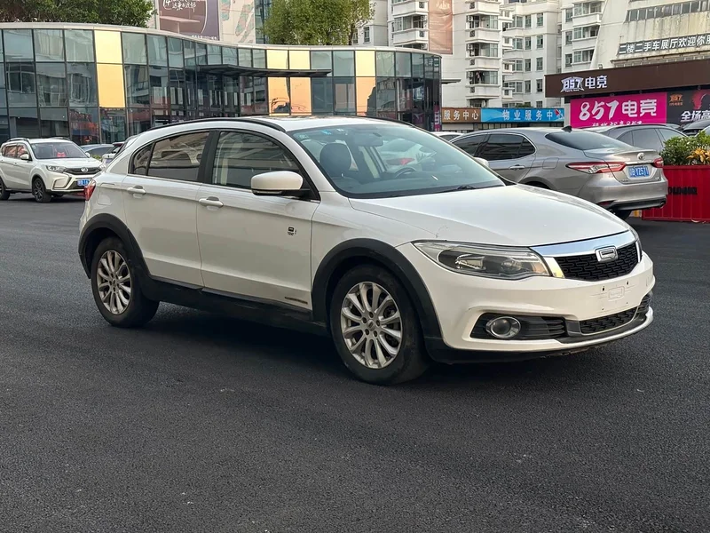 Qoros 3 — фото 3
