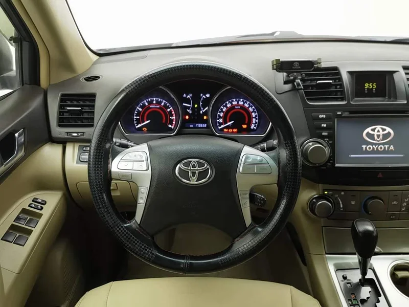 Toyota Highlander — фото 11