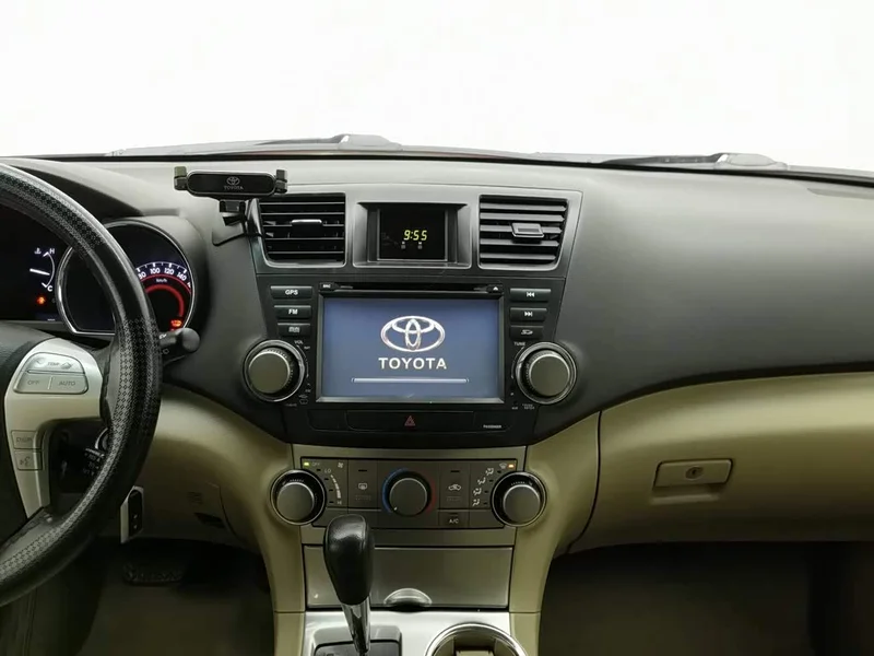 Toyota Highlander — фото 12