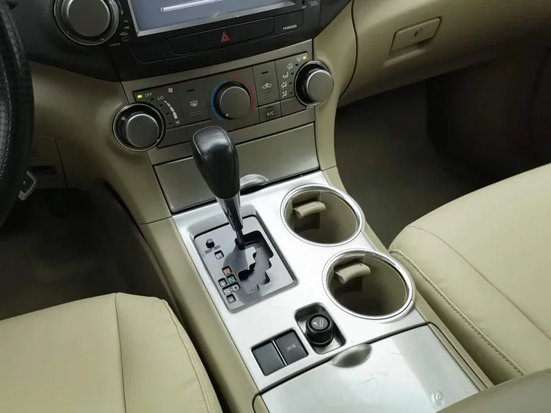 Toyota Highlander — фото 13