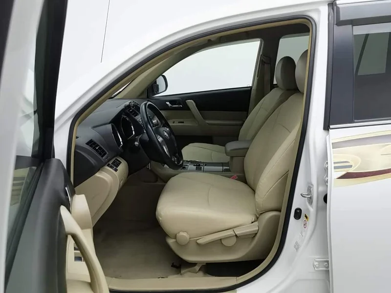 Toyota Highlander — фото 10