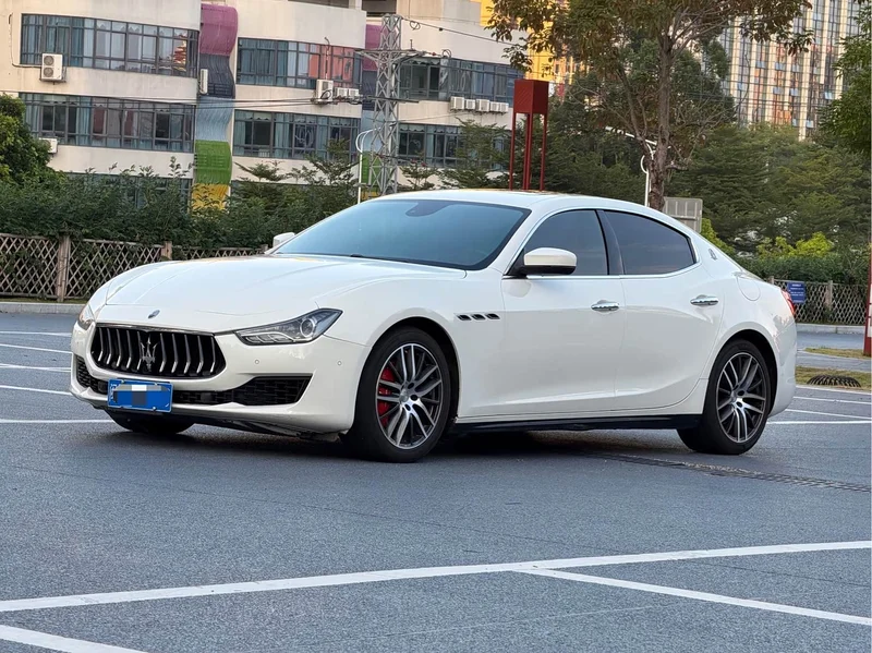 Maserati Ghibli — фото 1