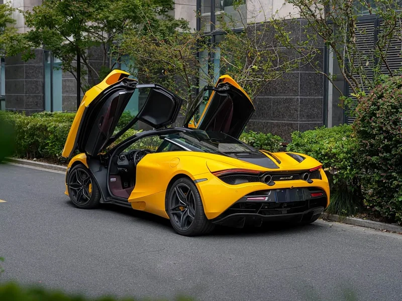 McLaren 720S — фото 11