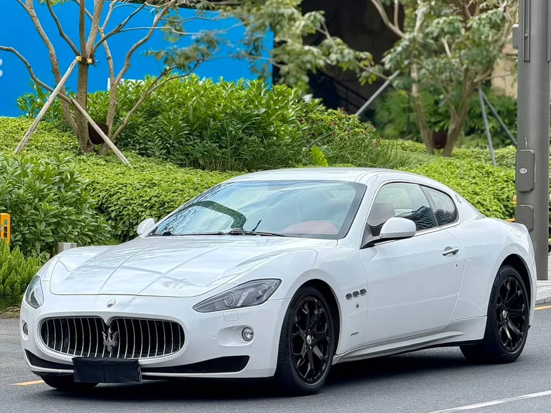 Maserati GranTurismo — фото 1