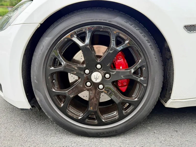 Maserati GranTurismo — фото 16