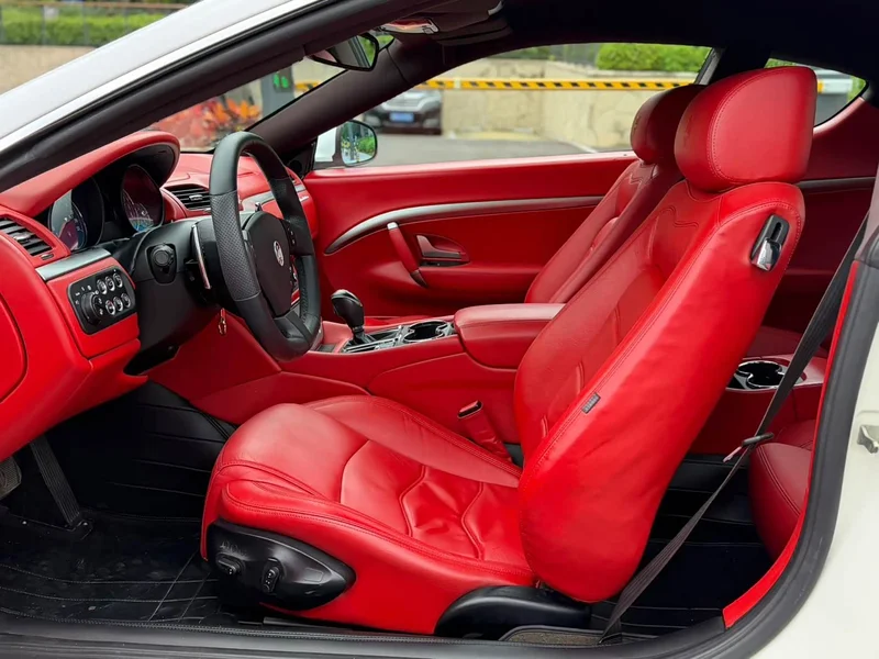 Maserati GranTurismo — фото 10