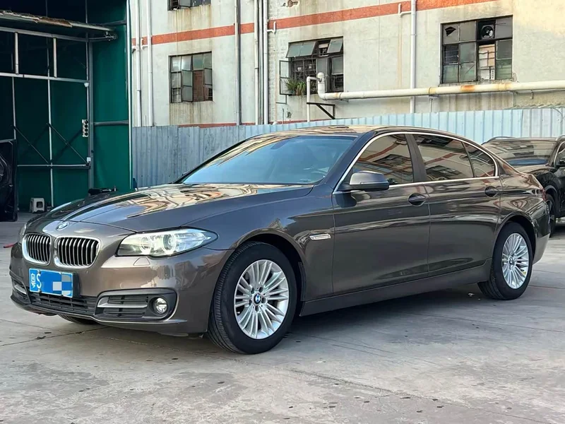 BMW 5-Series — фото 1