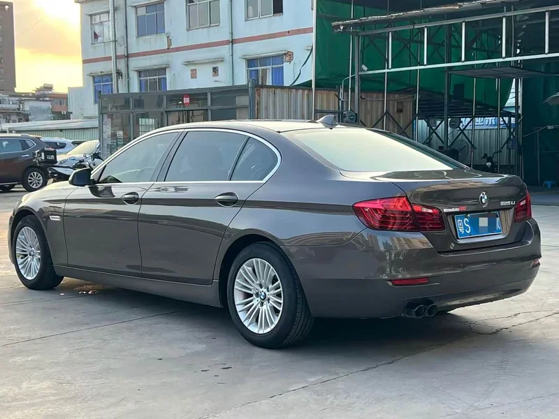 BMW 5-Series — фото 17