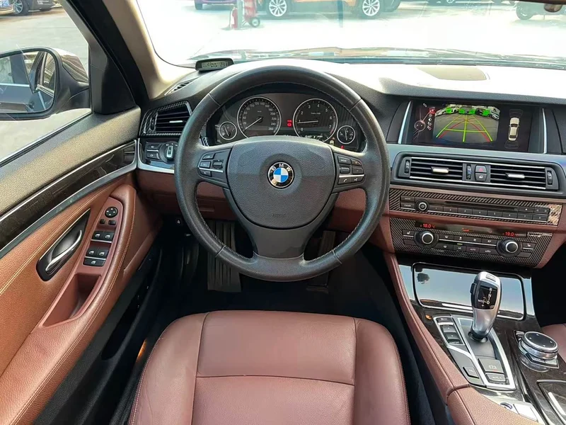 BMW 5-Series — фото 10