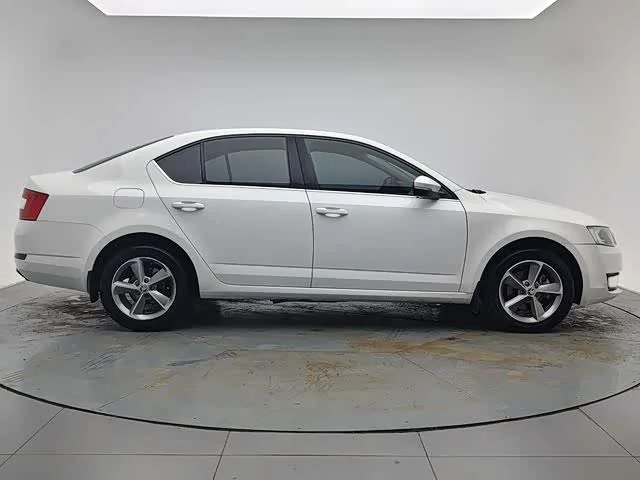 Volkswagen Octavia — фото 8