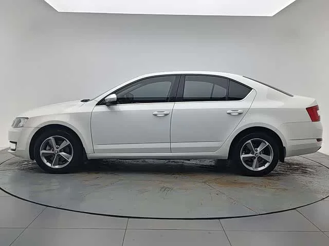 Volkswagen Octavia — фото 9