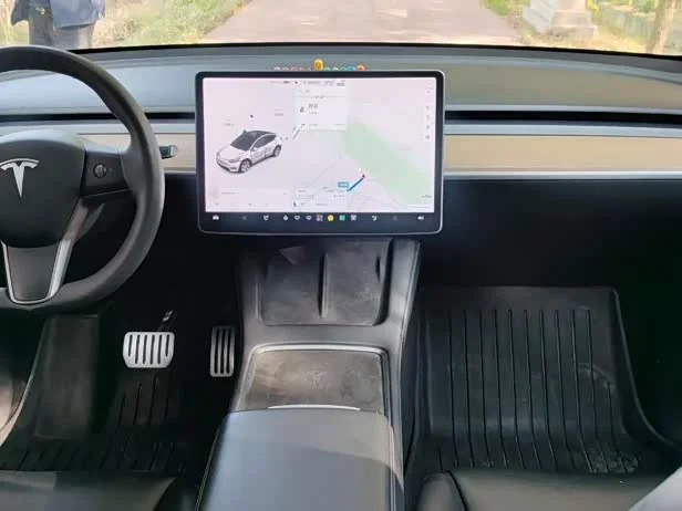 Tesla Model Y — фото 12