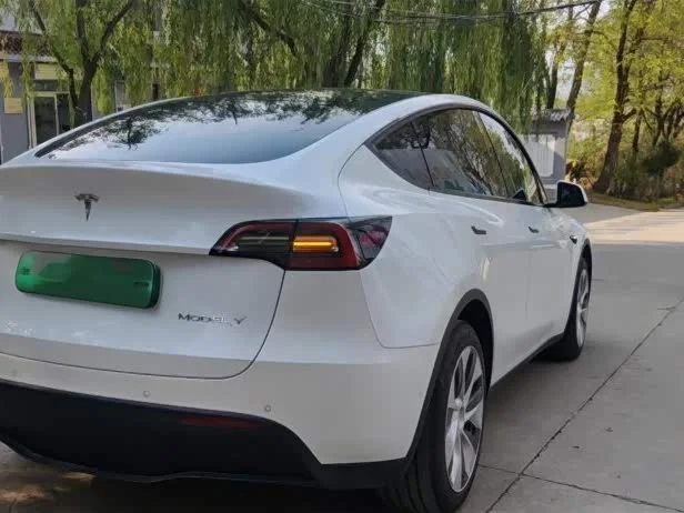 Tesla Model Y — фото 9