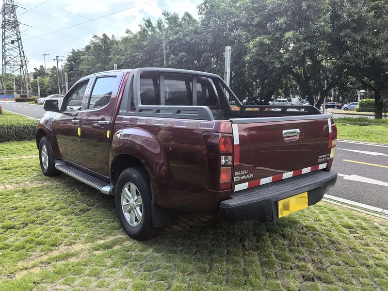 Isuzu D-MAX — фото 6