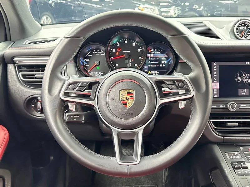 Porsche Macan — фото 17