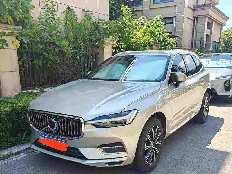 Volvo XC60 — фото 1