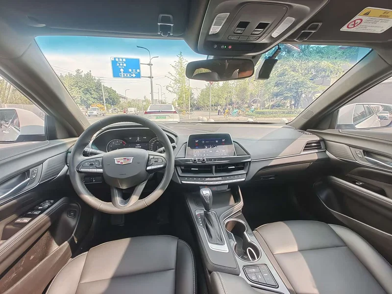 Cadillac CT4 — фото 3