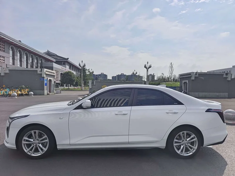 Cadillac CT4 — фото 7