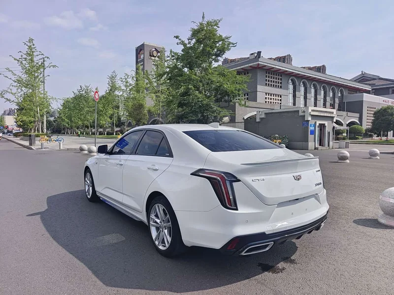 Cadillac CT4 — фото 9