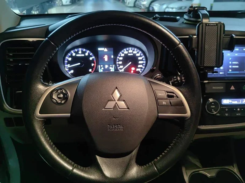 Mitsubishi Outlander — фото 15