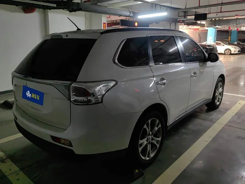 Mitsubishi Outlander — фото 3